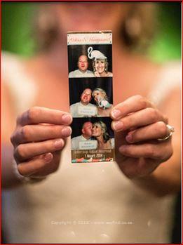 Ice breaking mischievous memento's/photography